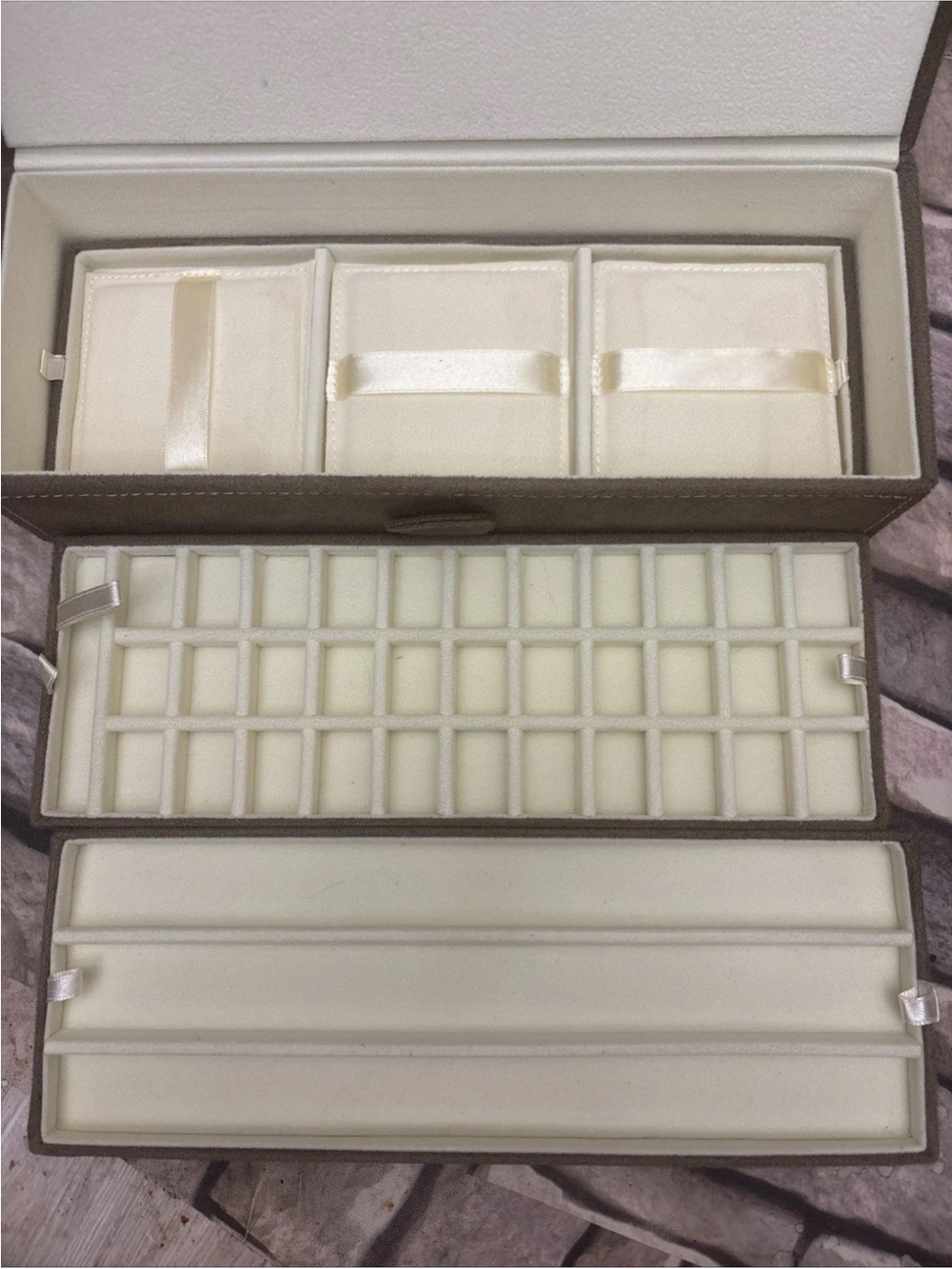 Pandora brown suede jewelry box, specifically designed for charms and bracelets - Picture 10 of 10